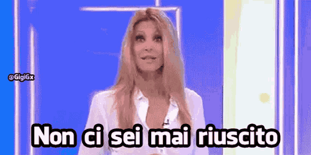 a woman in a white shirt is standing in front of a blue background and says non ci sei mai riuscito