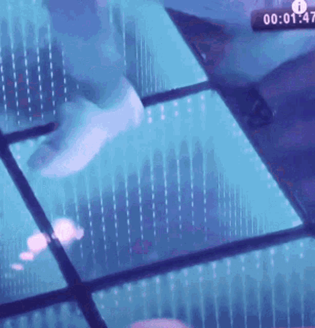 a person 's feet are visible on a screen with a timer of 00:01:47