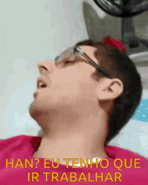 a man wearing glasses is laying down with the words han ? eu tenho que ir trabalhar written above him