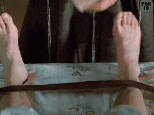 a person laying on a bed with their feet up and the words por 10 written on the bottom