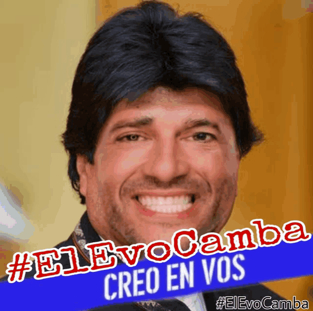 a man is smiling in front of a sign that says elevo camba creo en vos