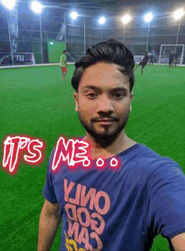 a man taking a selfie with the words it 's me behind him