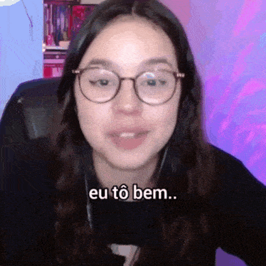 a woman wearing glasses says eu to bem in a foreign language