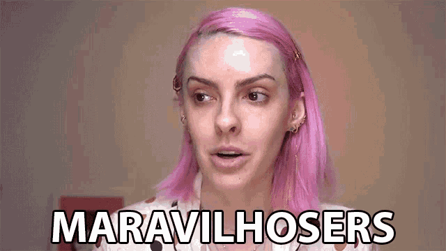 a woman with pink hair is making a funny face and says maravilhososers