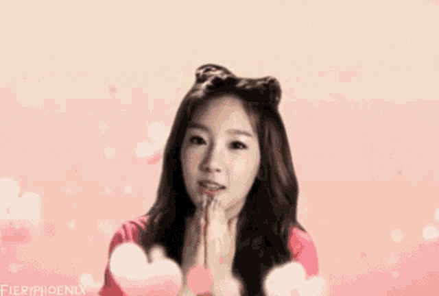 a girl blowing a kiss in front of a pink background that says i kiss