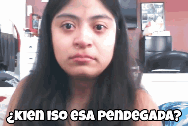 a woman with a sad look on her face and the words kien iso esa pendegada