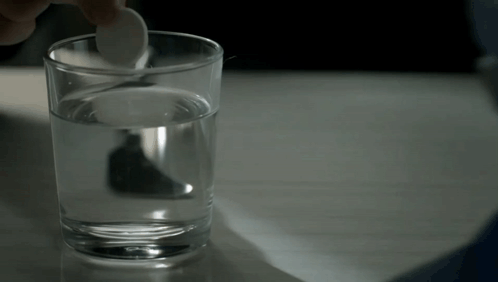 стакан вода GIF - стакан вода таблека GIFs