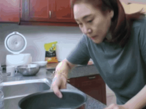 Joo Hyunmi Cooking Rice GIF - Joo Hyunmi Cooking Rice Asian Mom GIFs