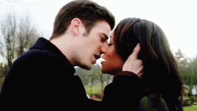 Kissing Barry Allen GIF - Kissing Barry Allen The Flash GIFs