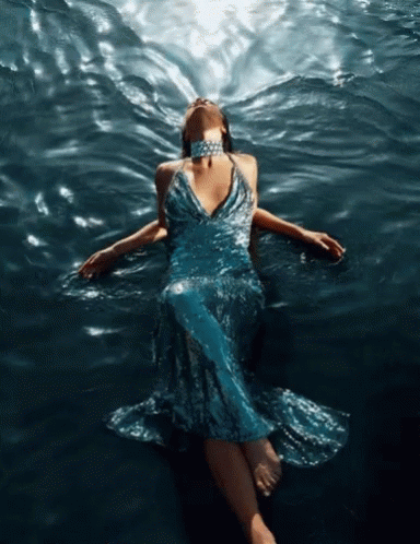 Lady Laying Down Water GIF - Lady Laying Down Water GIFs