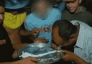 Cheirando Drug GIF
