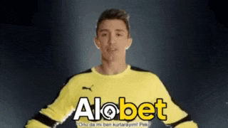 a man in a yellow shirt with the word alobet on the front
