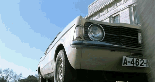 a car with a license plate that says a462