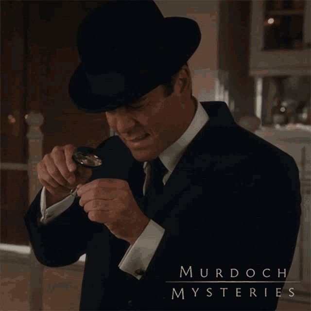 Look Closely Detective William Murdoch GIF - Look Closely Detective William Murdoch Murdoch Mysteries GIFs