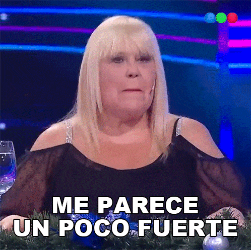 a woman says me parece un poco fuerte while sitting in front of a christmas tree