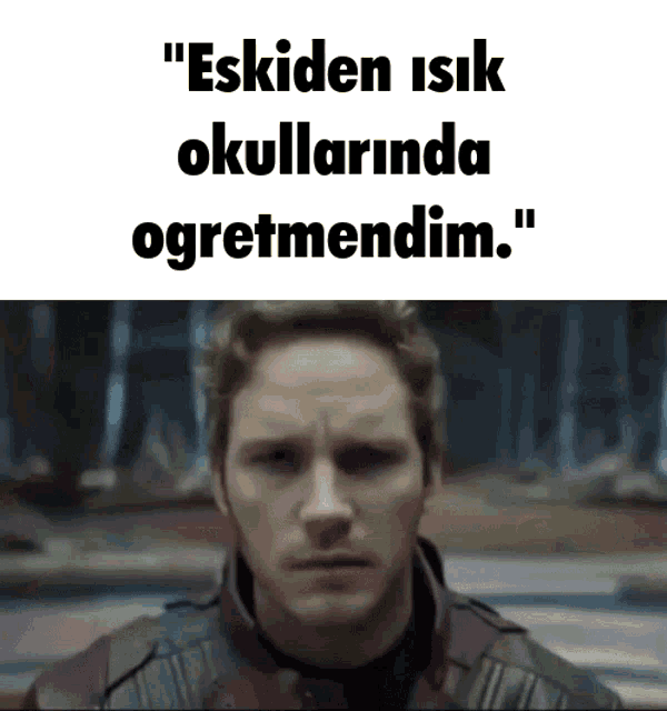 a close up of a man 's face with the words " eskiden isik okullarında ogretmendim " above him
