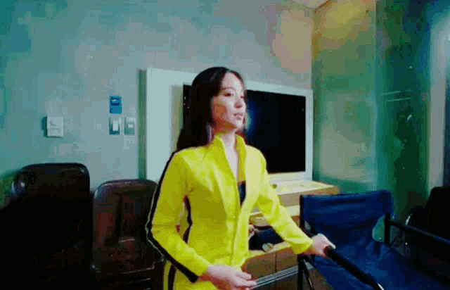 Shimmy Squeeze GIF - Shimmy Squeeze Sharlene San Pedro GIFs