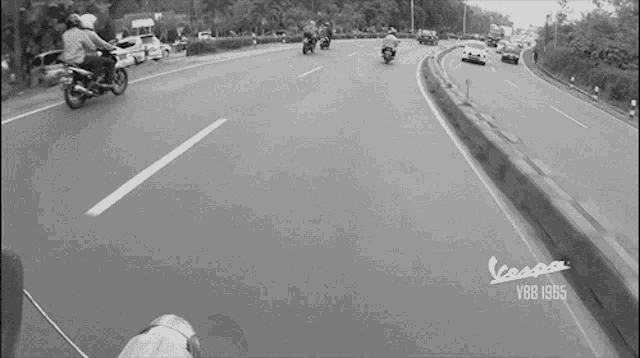 Vespa Rider GIF - Vespa Rider Riding GIFs