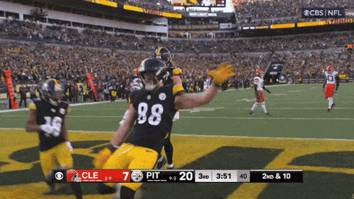 a football game between pittsburgh steelers and cleveland browns is underway
