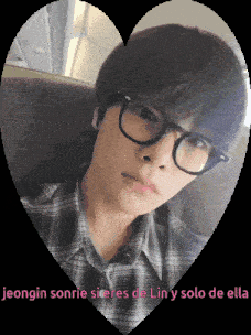 a picture of a boy with glasses and the words jeongin sonrie sieres de lin y solo de ella below it