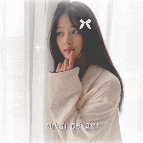 a picture of a girl with the name minji de ari written on it