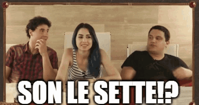 a group of people sitting next to each other with the words son le sette written above them