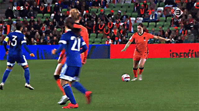 a soccer player with the number 21 on their jersey