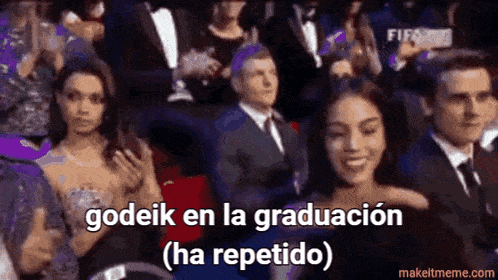 a group of people sitting in front of a screen that says godeik en la graduacion