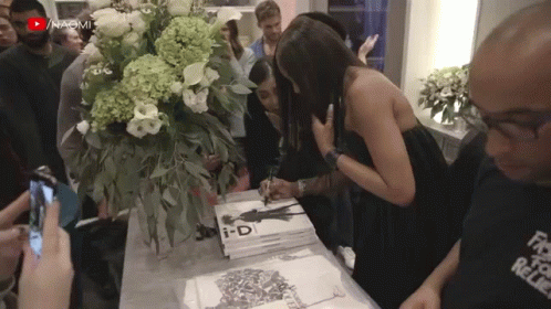 Signature Naomi GIF - Signature Naomi Naomi Campbell GIFs