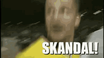 a man in a yellow shirt is saying the word skandal