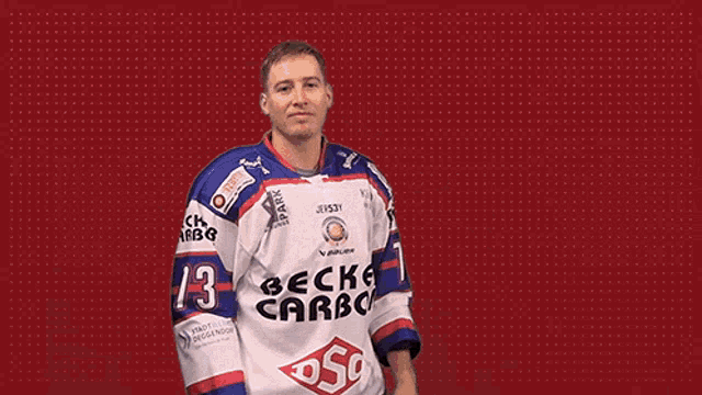 a man is wearing a jersey that says becke carbon