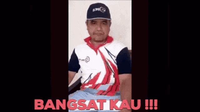 a man wearing a hat and a shirt that says bangsat kau