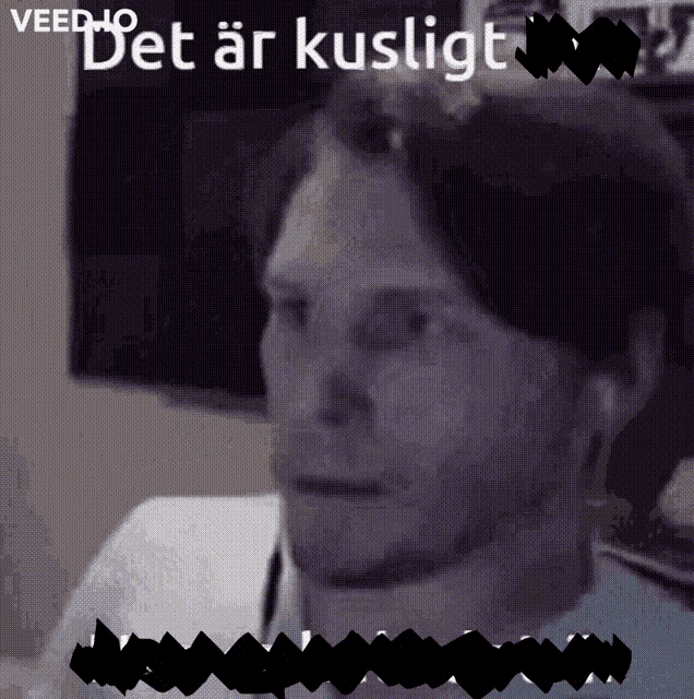 a black and white photo of a man with the words " det ar kusligt " on the bottom