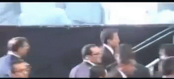 Peña Nieto Se Cae Al Subir Las Escaleras GIF - Enrique Pena Nieto Pena Nieto Mexico GIFs