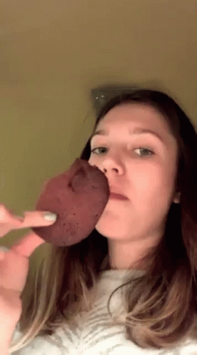 Biscuit Eating GIF - Biscuit Eating Tasty GIFs