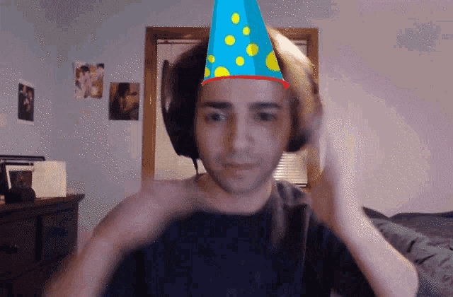 Party Hat Dancing GIF - Party Hat Dancing Streamer GIFs