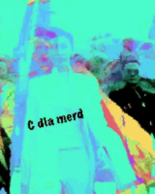 a man wearing a white shirt that says c dia merd