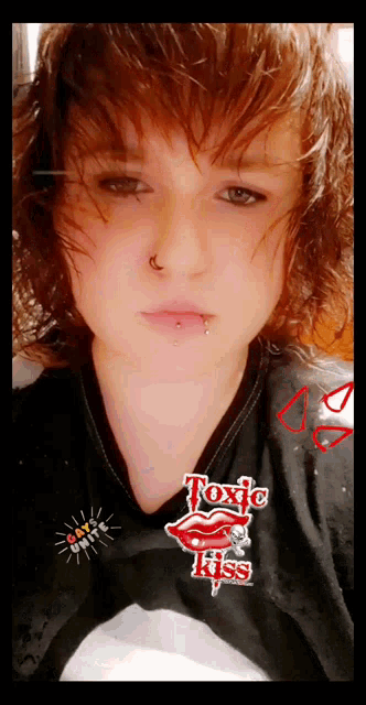a girl wearing a shirt that says toxic kiss on it