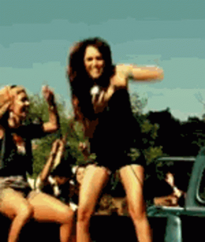 Miley Cyrus Dancing GIF - Miley Cyrus Dancing Dance GIFs
