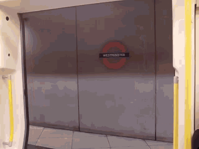 London Underground S Stock GIF - London Underground S Stock Door Close GIFs