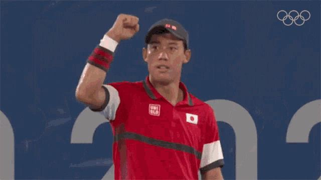 a man wearing a uniqlo polo shirt and a hat