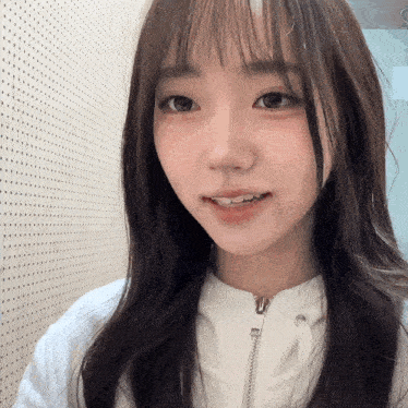 a girl with long hair and a white jacket has a zipper on her jacket