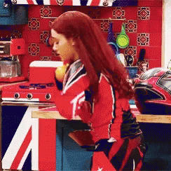 Ariana Grande Sam And Cat GIF - Ariana Grande Sam And Cat Boobies GIFs