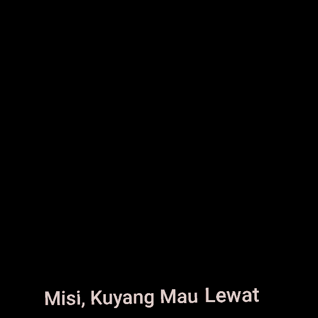 a picture of a woman with big eyes and the words misi kuyang mau lewat below her