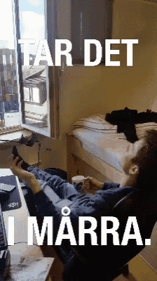 a man sits in a chair with his feet up in front of a window with the words " tar det i marra "