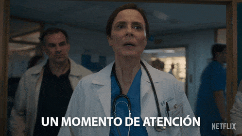 a doctor with a stethoscope around her neck and the words un momento de atencion on the bottom