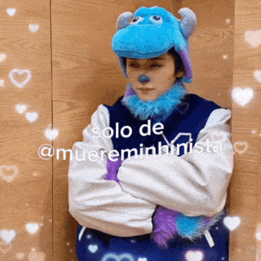 a person in a monsters inc costume with the words solo de @muereminkristina written on the bottom