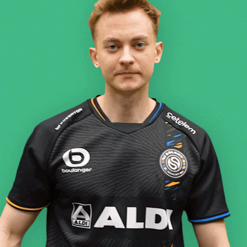 a man is wearing a black shirt that says aldi