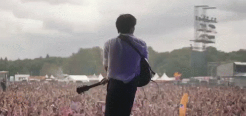 Concert Milky Chance GIF - Concert Milky Chance Turning Around GIFs
