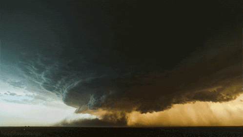 a picture of a storm with a caption that says ' thunderstorm ' at the bottom